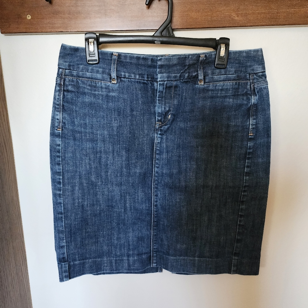 Gap knee length denim skirt